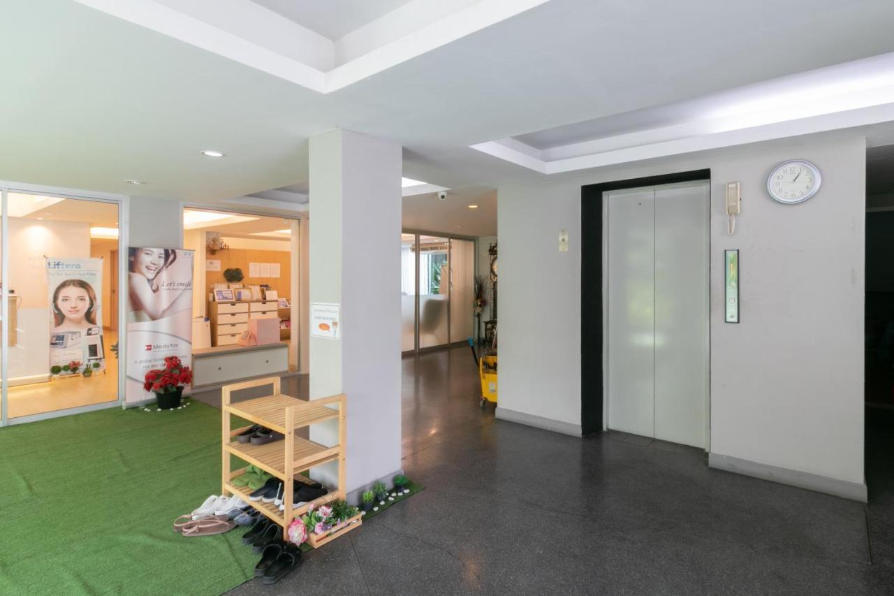 Resortel Lat Phrao 91 Bangkok Esterno foto