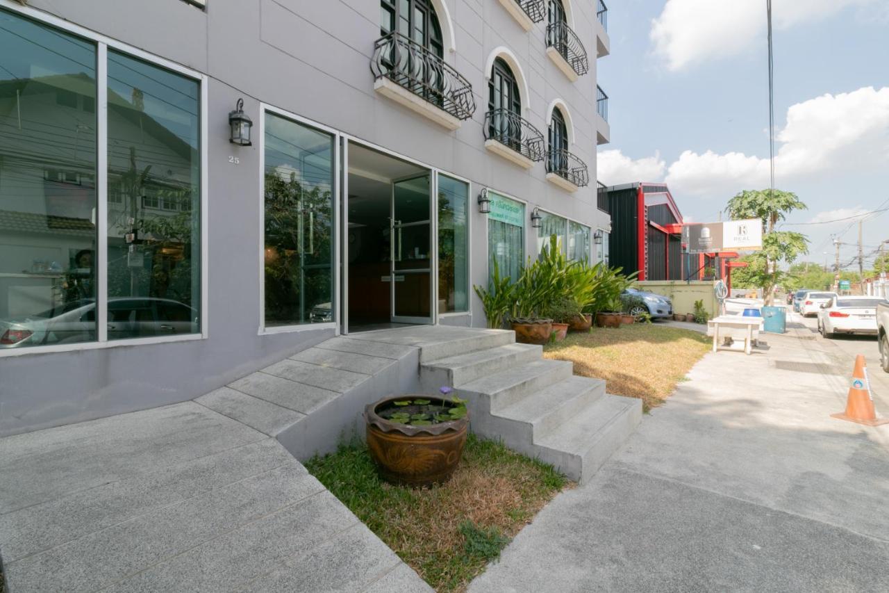 Resortel Lat Phrao 91 Bangkok Esterno foto