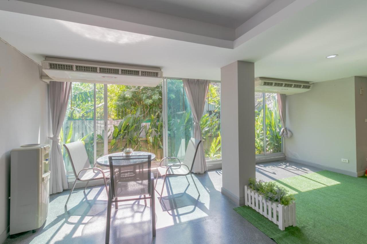 Resortel Lat Phrao 91 Bangkok Esterno foto