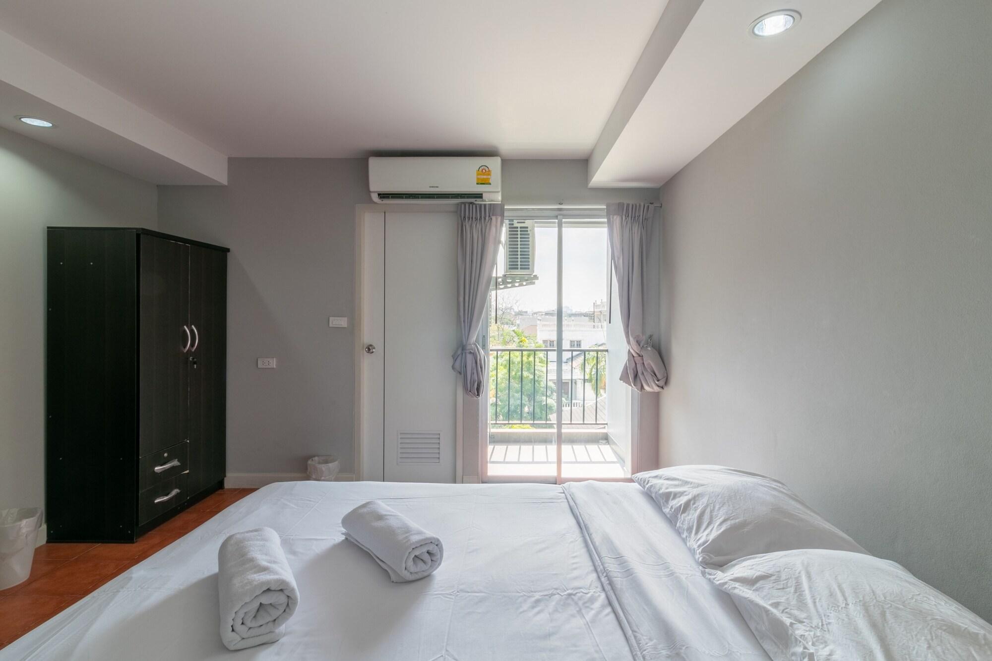 Resortel Lat Phrao 91 Bangkok Esterno foto