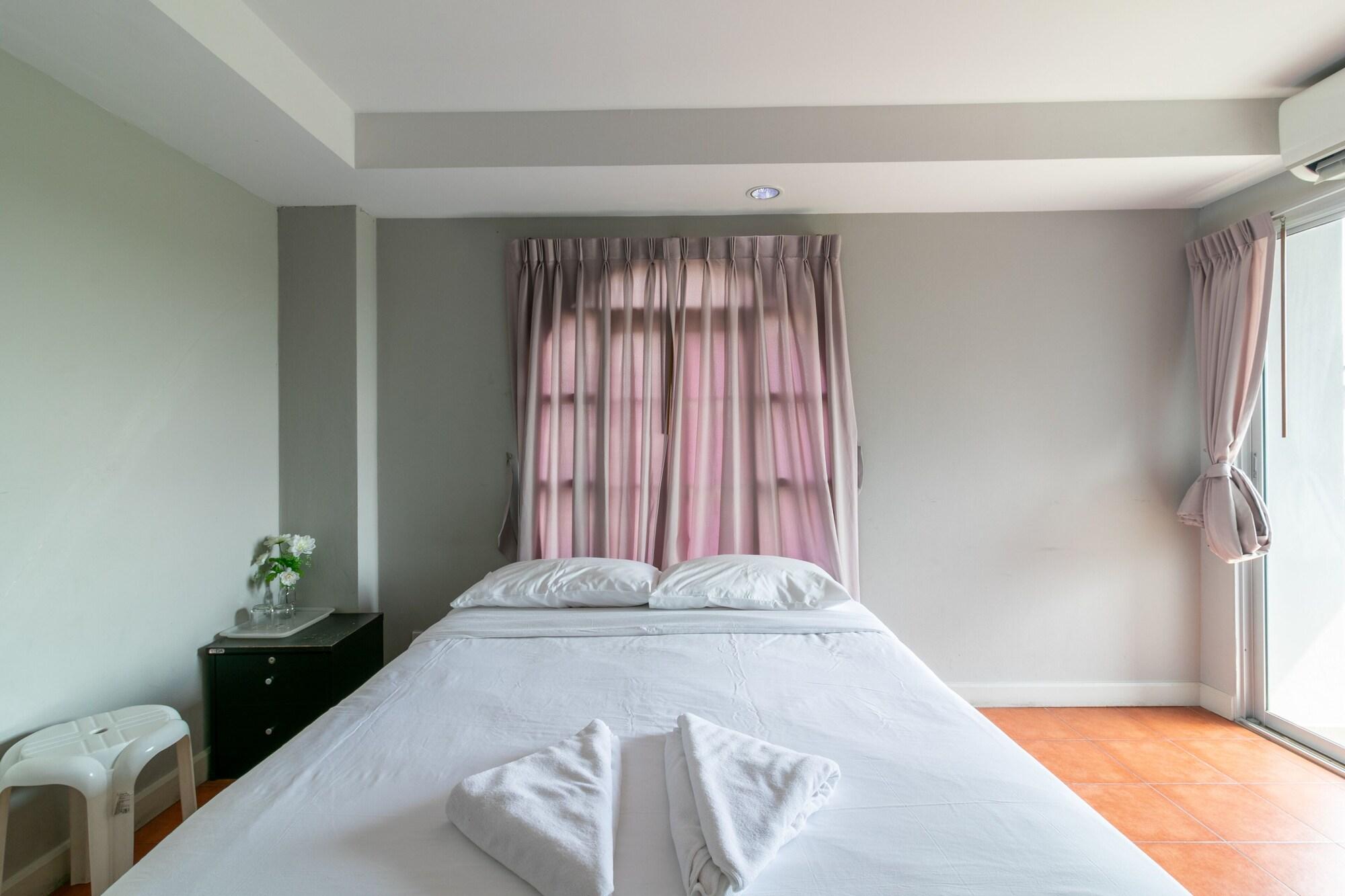 Resortel Lat Phrao 91 Bangkok Esterno foto