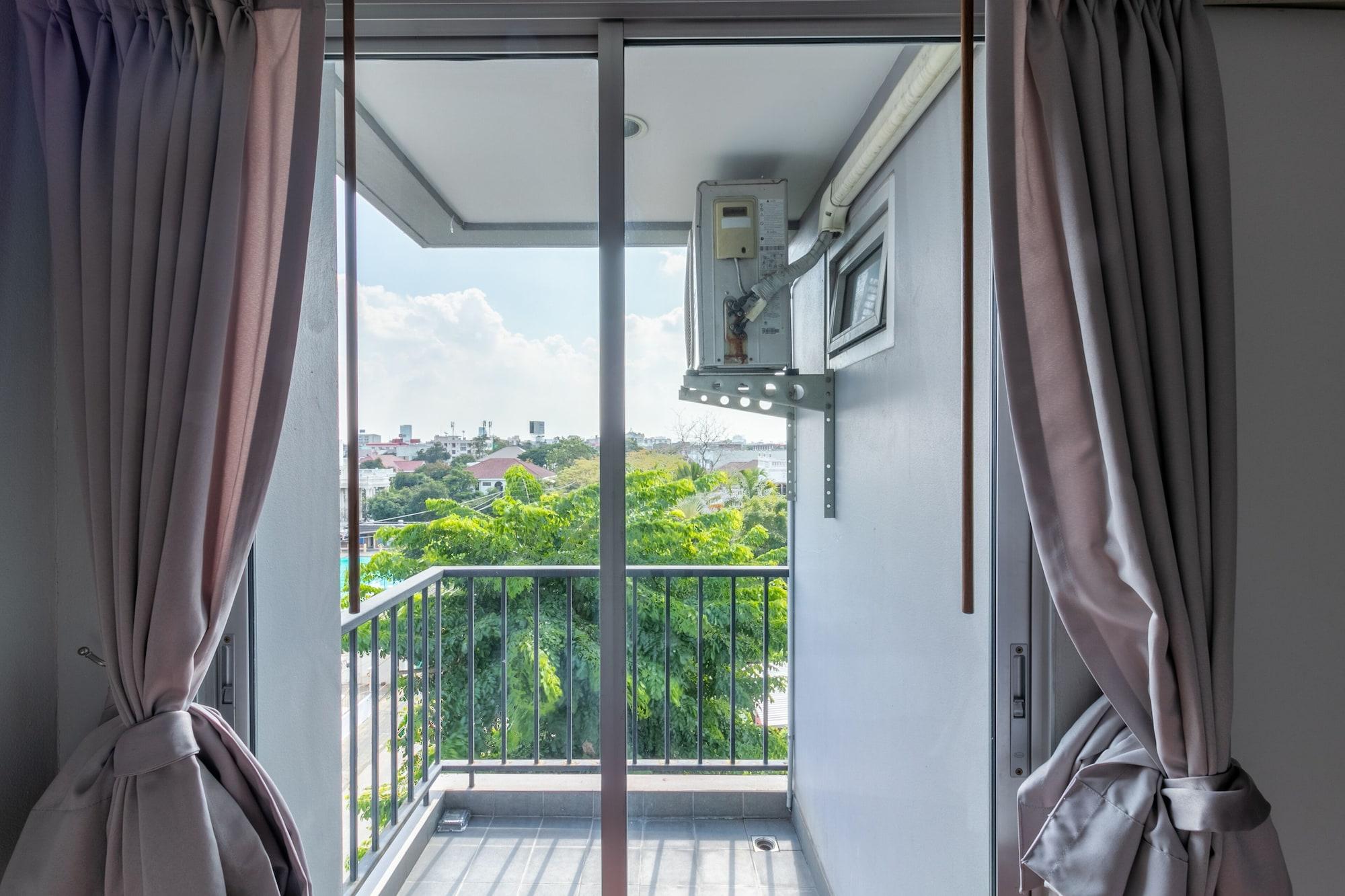 Resortel Lat Phrao 91 Bangkok Esterno foto