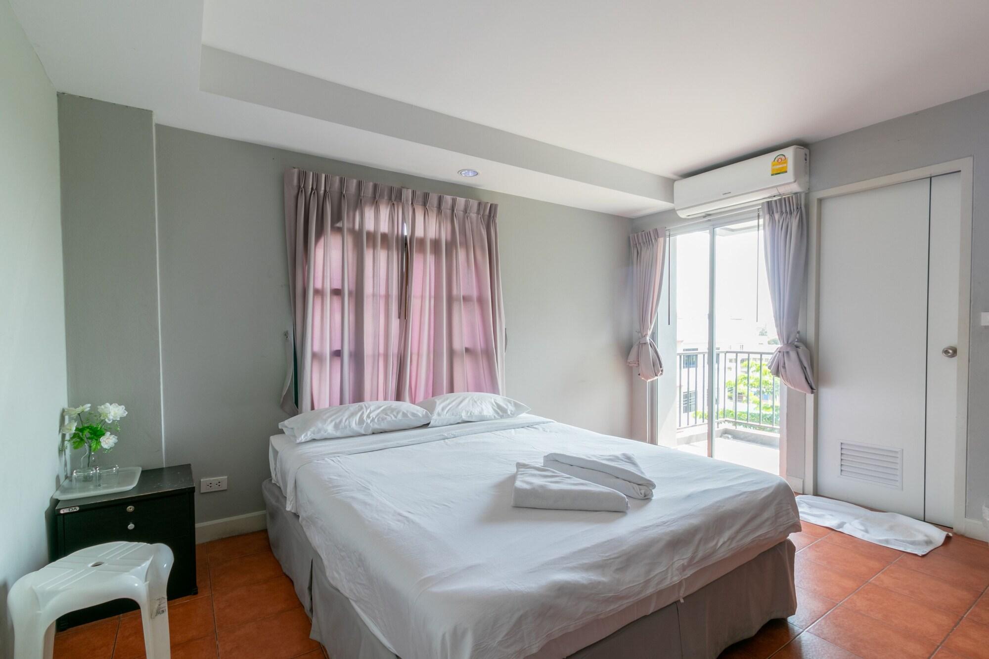 Resortel Lat Phrao 91 Bangkok Esterno foto