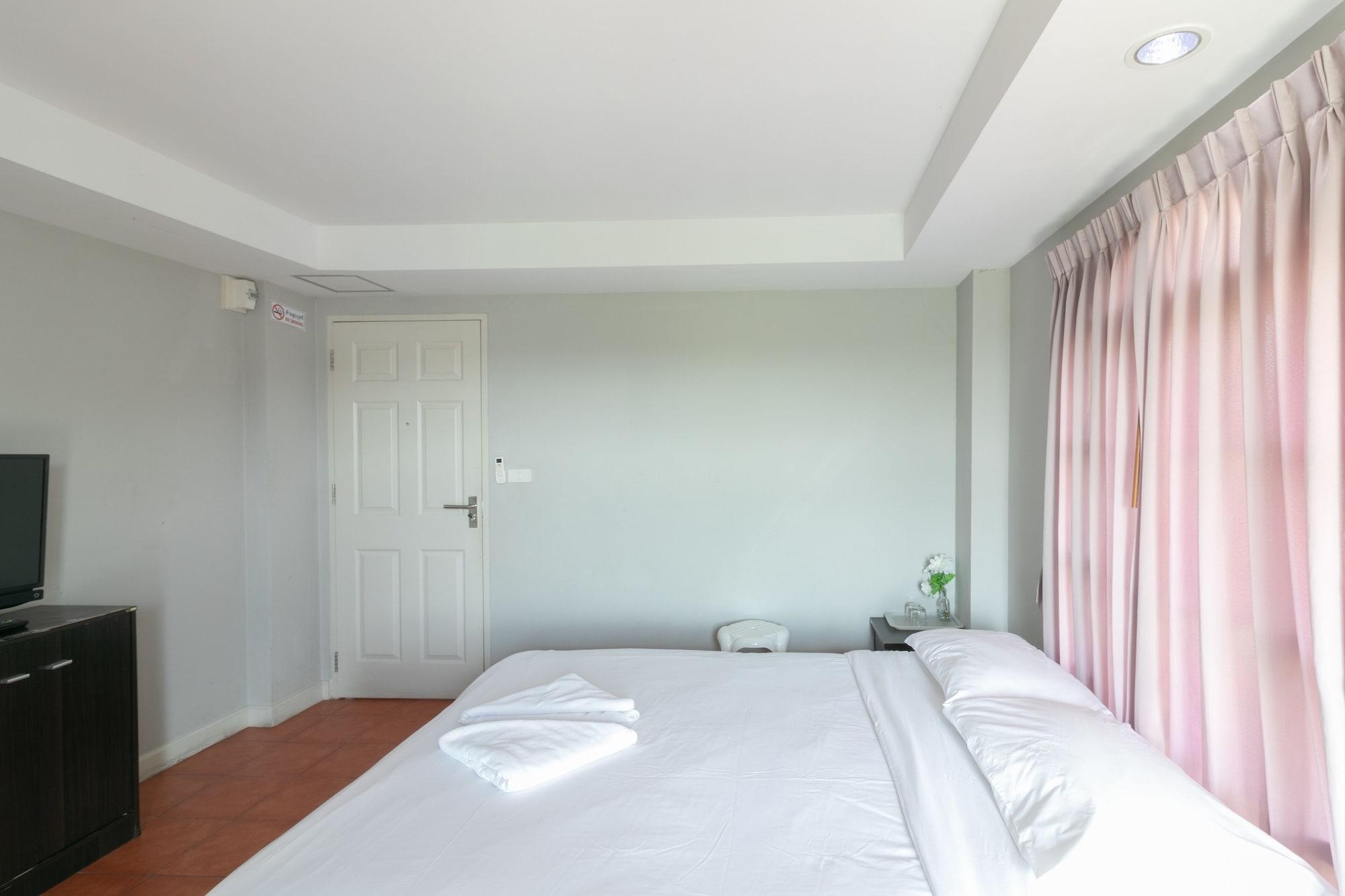 Resortel Lat Phrao 91 Bangkok Esterno foto